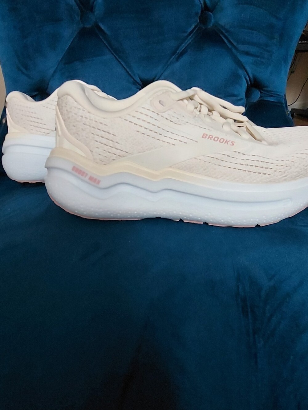 Brooks Women's Running Shoes - Cream and White